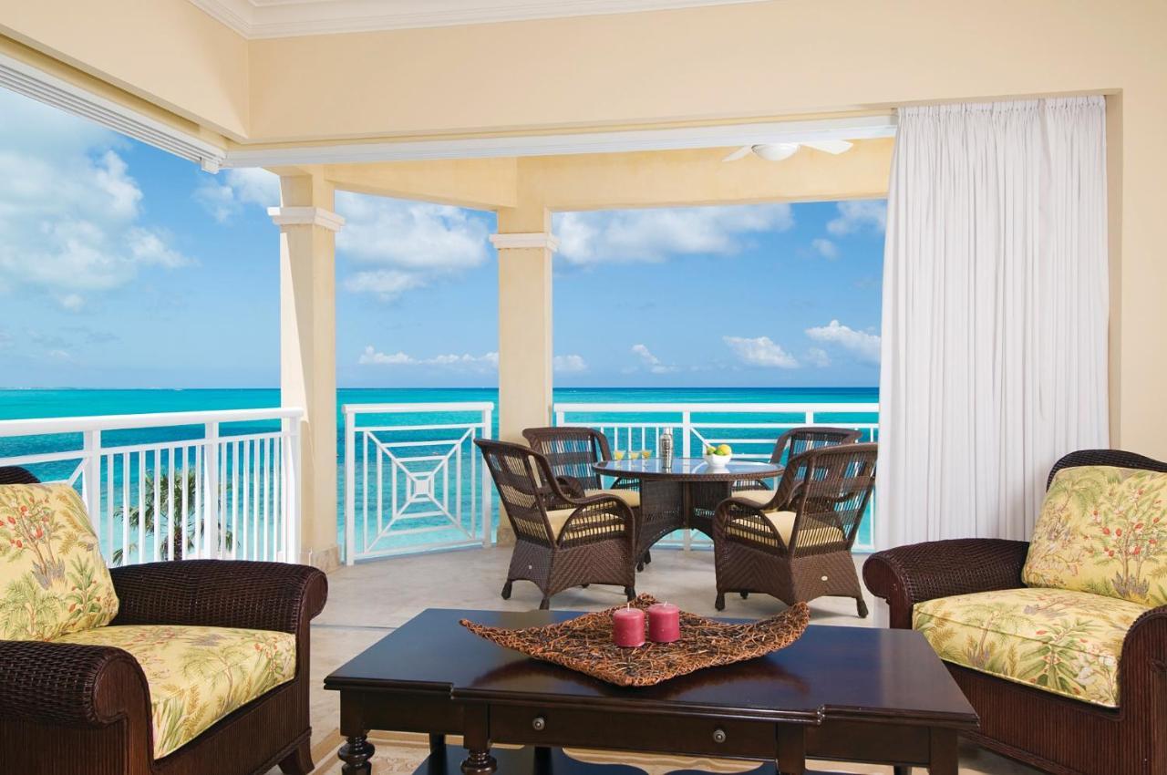 Windsong On The Reef Hotel Grace Bay Exterior photo