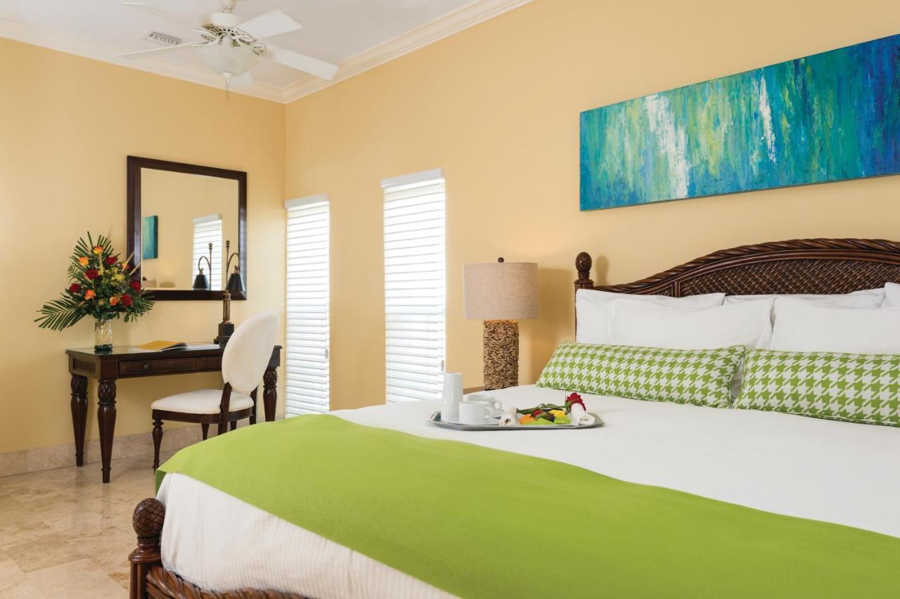 Windsong On The Reef Hotel Grace Bay Exterior photo