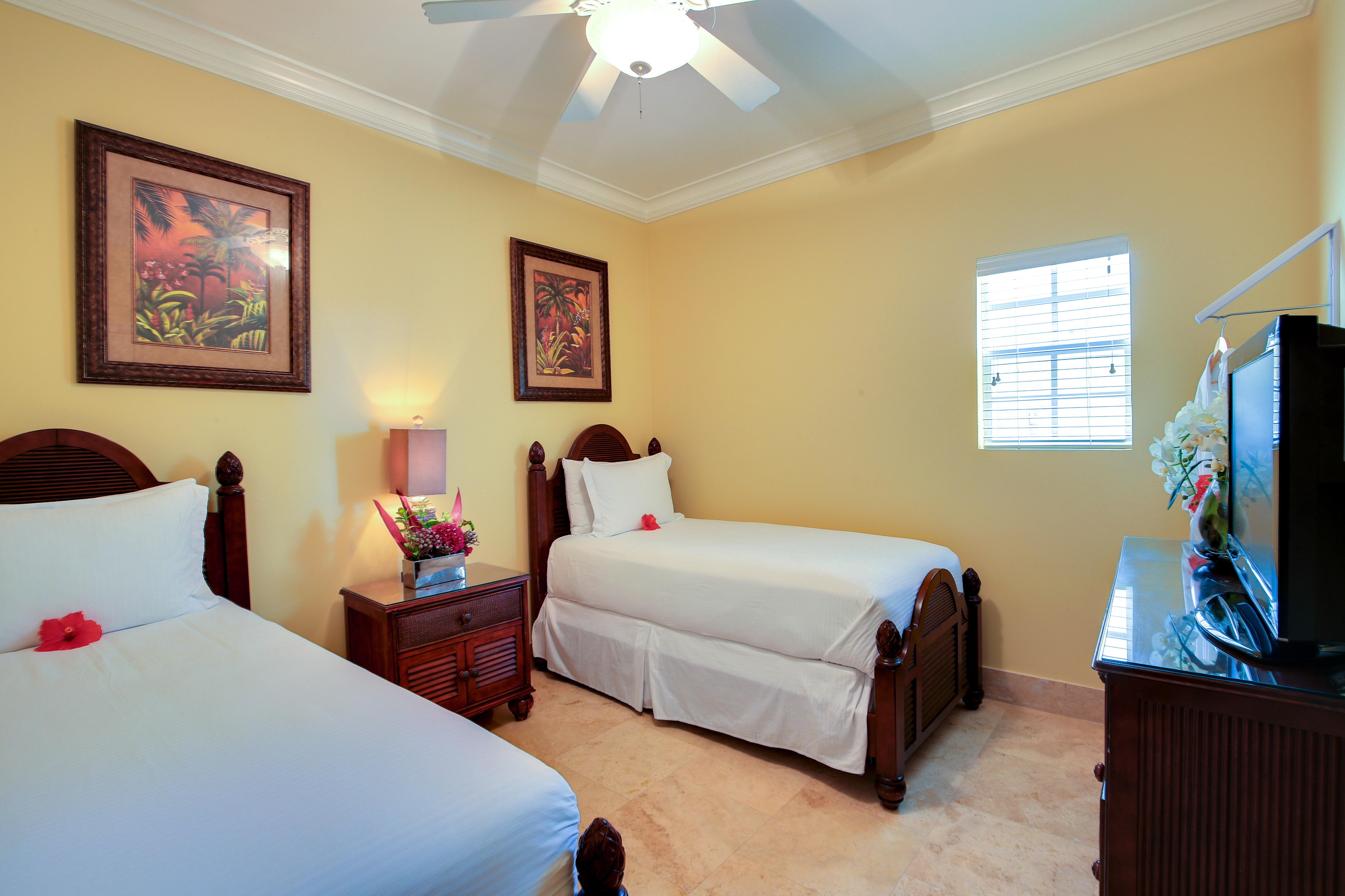 Windsong On The Reef Hotel Grace Bay Exterior photo