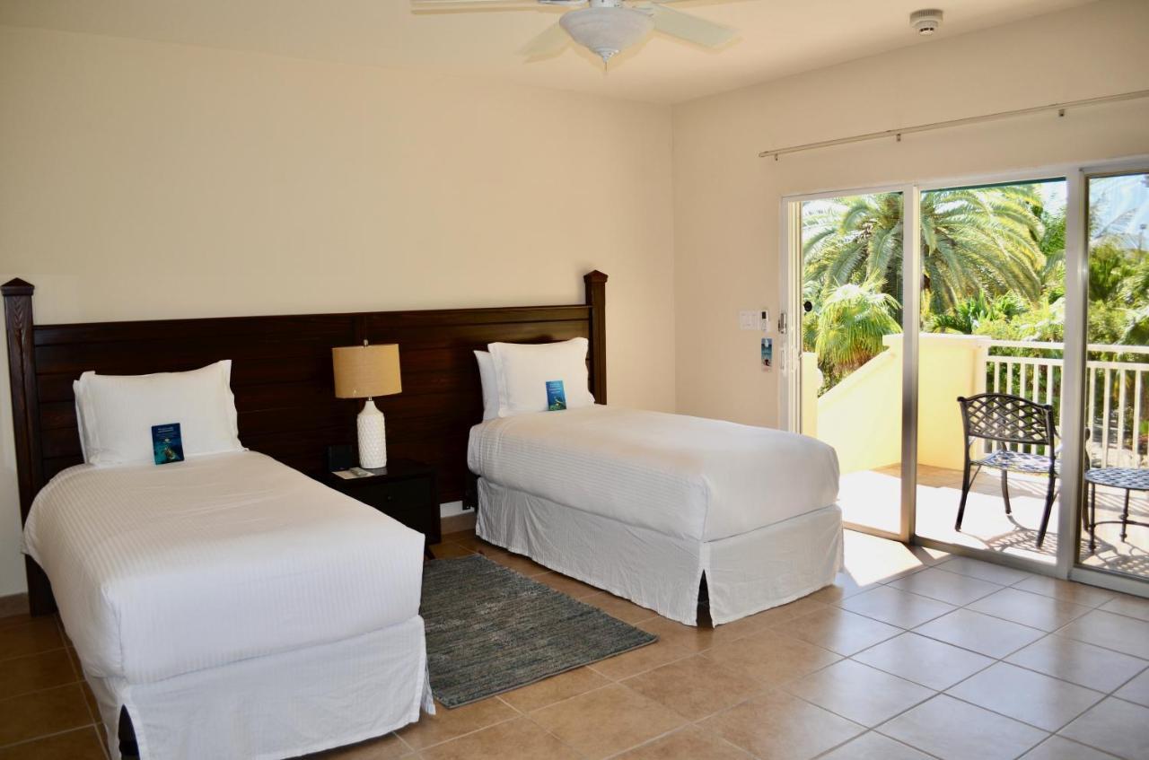 Windsong On The Reef Hotel Grace Bay Exterior photo