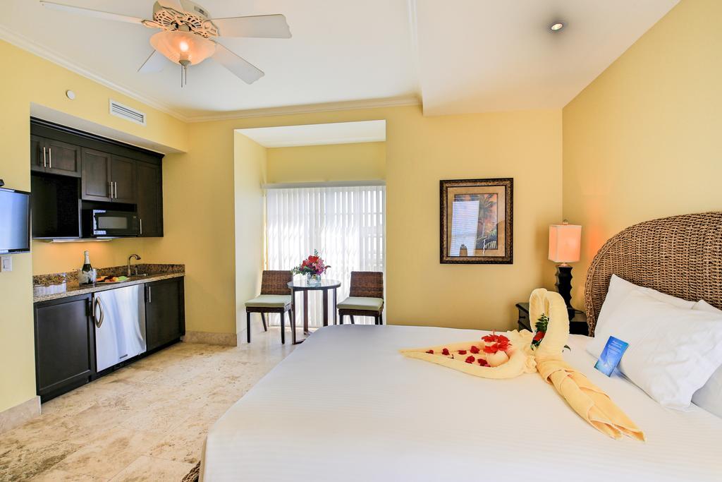 Windsong On The Reef Hotel Grace Bay Exterior photo