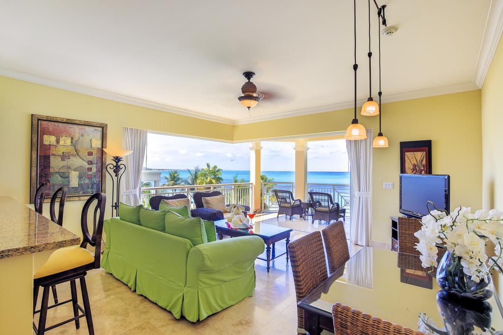 Windsong On The Reef Hotel Grace Bay Exterior photo