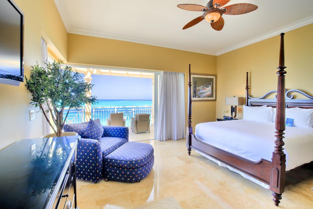 Windsong On The Reef Hotel Grace Bay Exterior photo