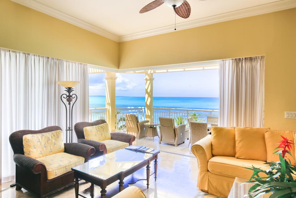 Windsong On The Reef Hotel Grace Bay Exterior photo