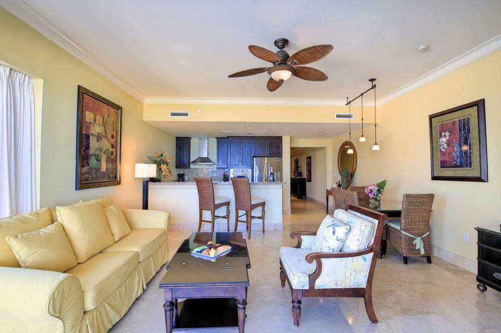 Windsong On The Reef Hotel Grace Bay Exterior photo