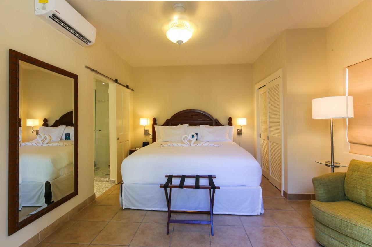 Windsong On The Reef Hotel Grace Bay Exterior photo